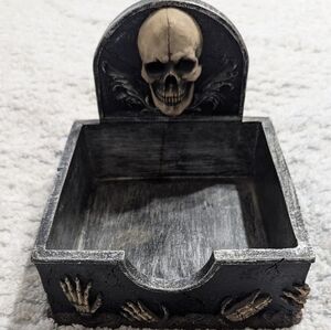 Skull candy‎ dish/nick nack holder